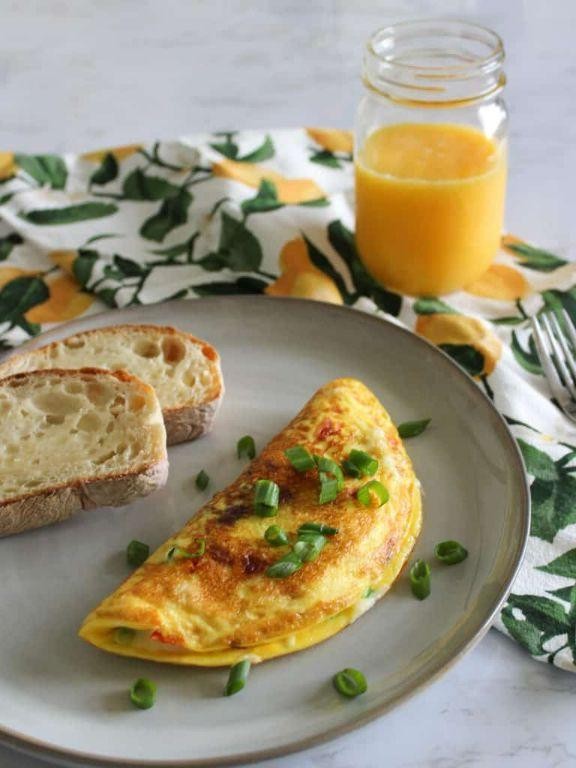 Single-Serve Vegetable Omelette with Cheese