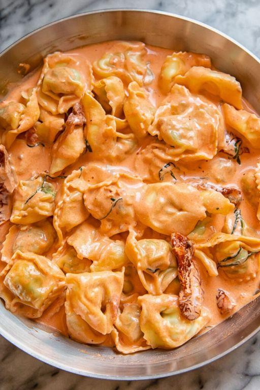 Slow Cooker Alfredo Tortellini with Sun-Dried Tomatoes