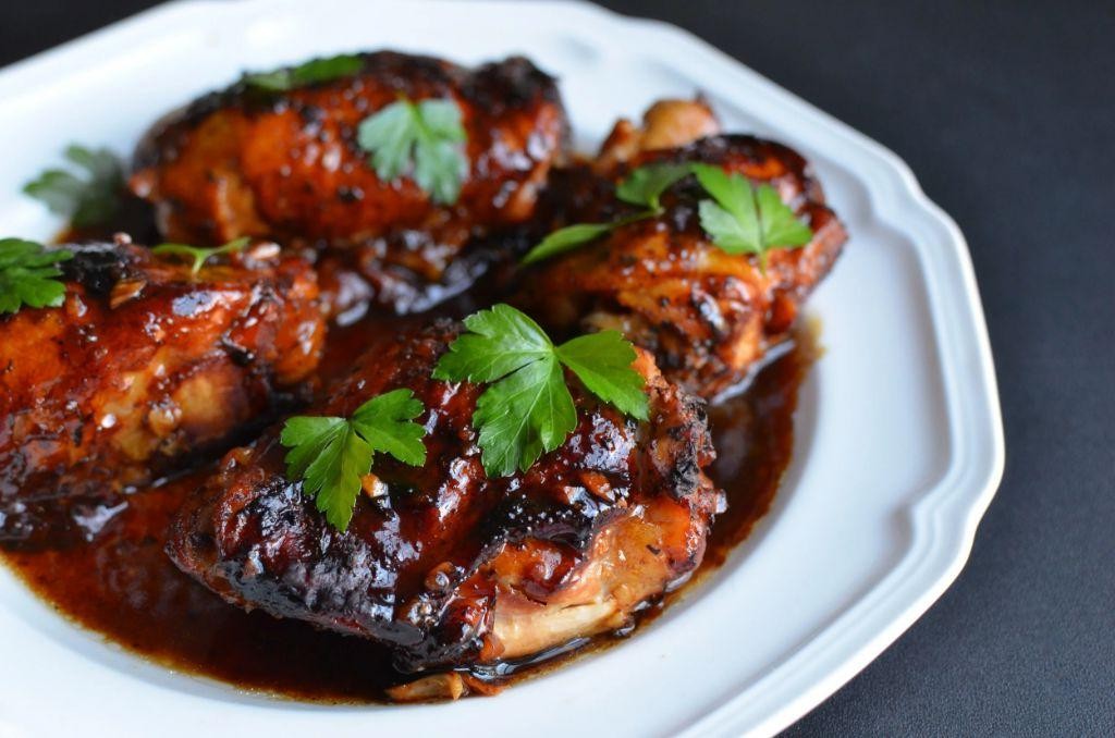 Slow Cooker Balsamic Chicken Thighs