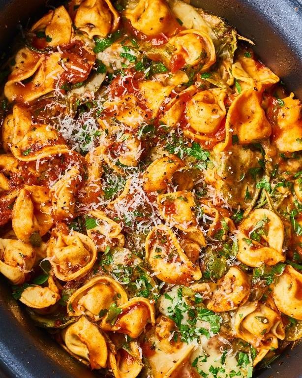 Slow Cooker Cheesy Spinach Tortellini