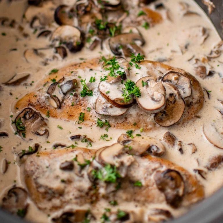 Slow Cooker Creamy Chicken and Mushroom Stew