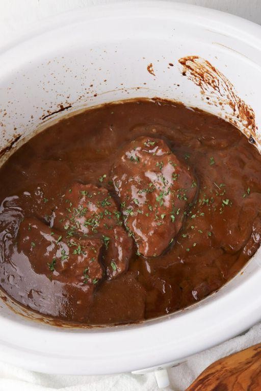 Slow Cooker Cubed Steak with Red Wine Sauce