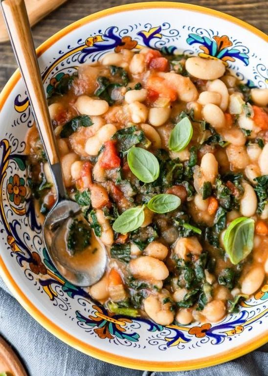 Slow Cooker Tuscan White Bean Soup