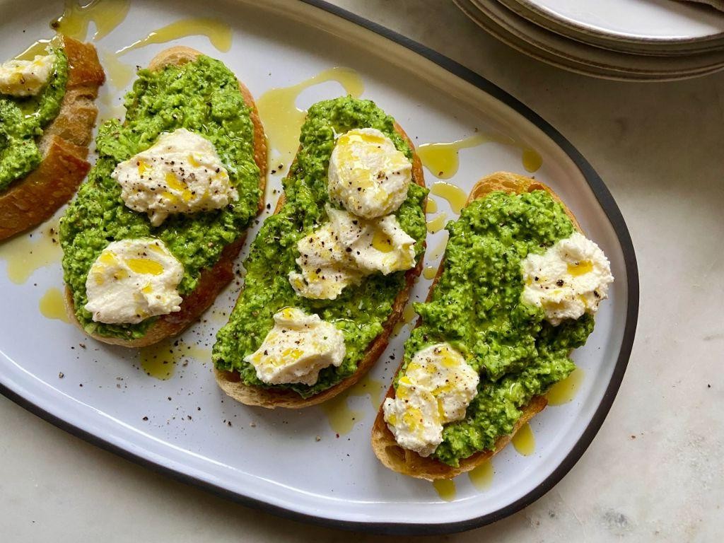 Smashed Peas and Ricotta Toast