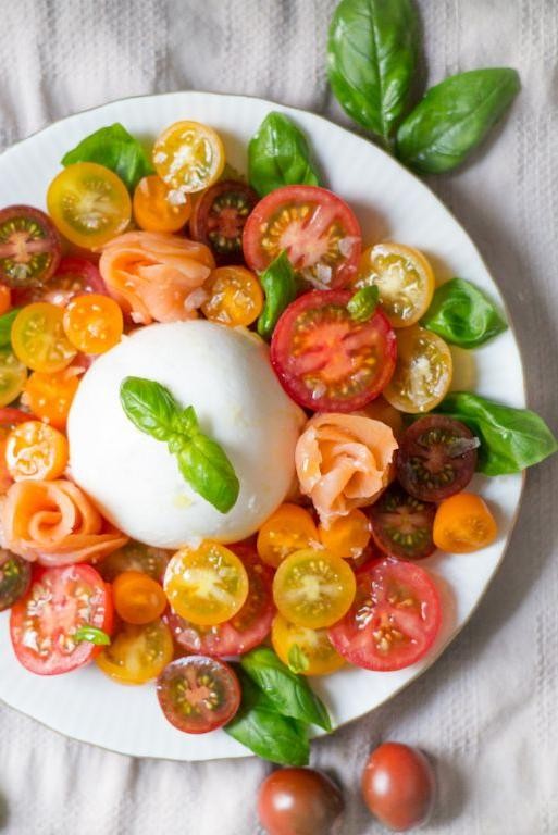 Smoked Salmon Caprese Pasta Salad