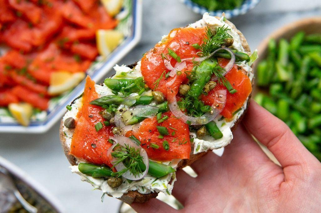 Smoked Salmon and Grilled Asparagus Toasts