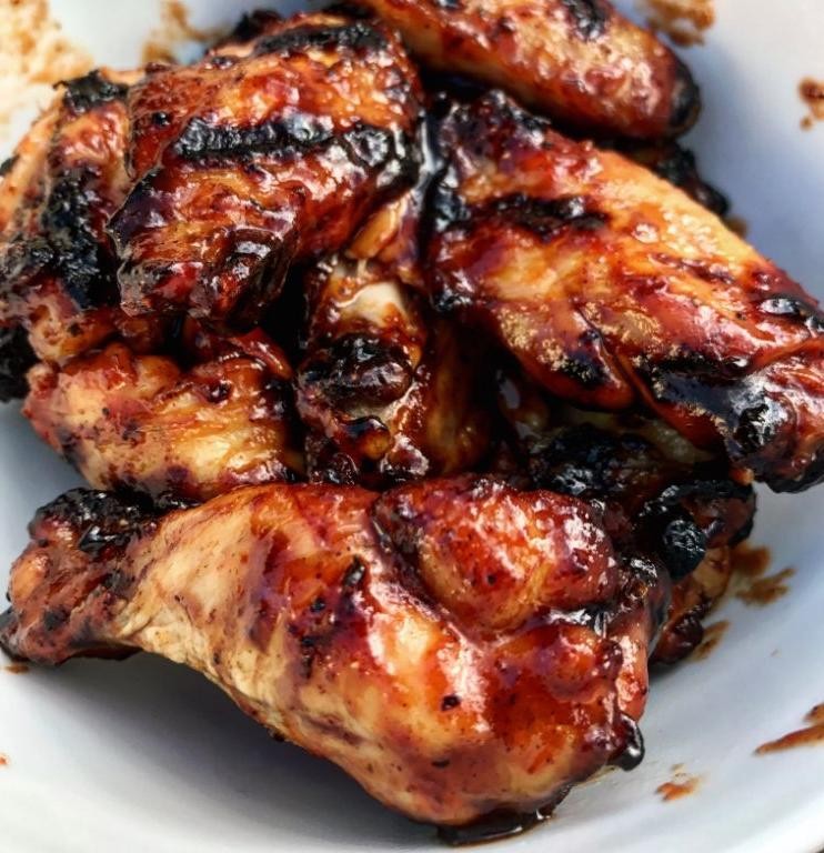 Smoky BBQ Grilled Chicken Wings