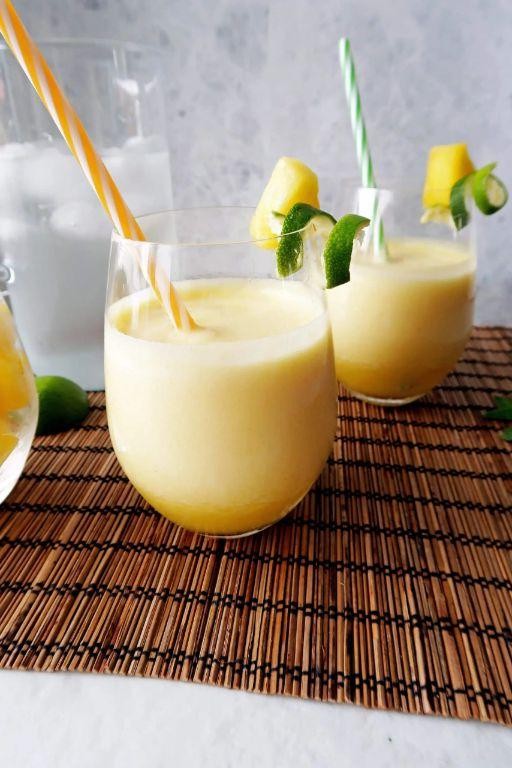 Smoothie with Coconut Water and Pineapple