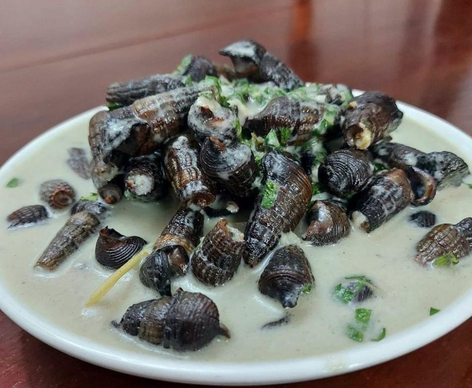 Snail Curry with Coconut Milk