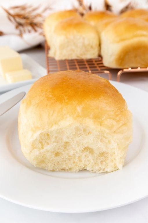 Soft and Fluffy Dinner Rolls