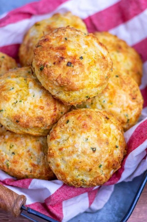 Sourdough Discard Cheese and Chive Biscuits