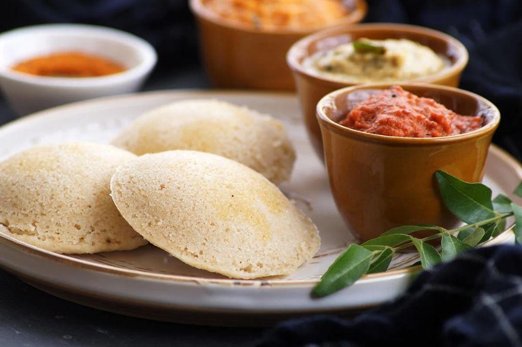 South Indian Oats Idli with Coconut Chutney