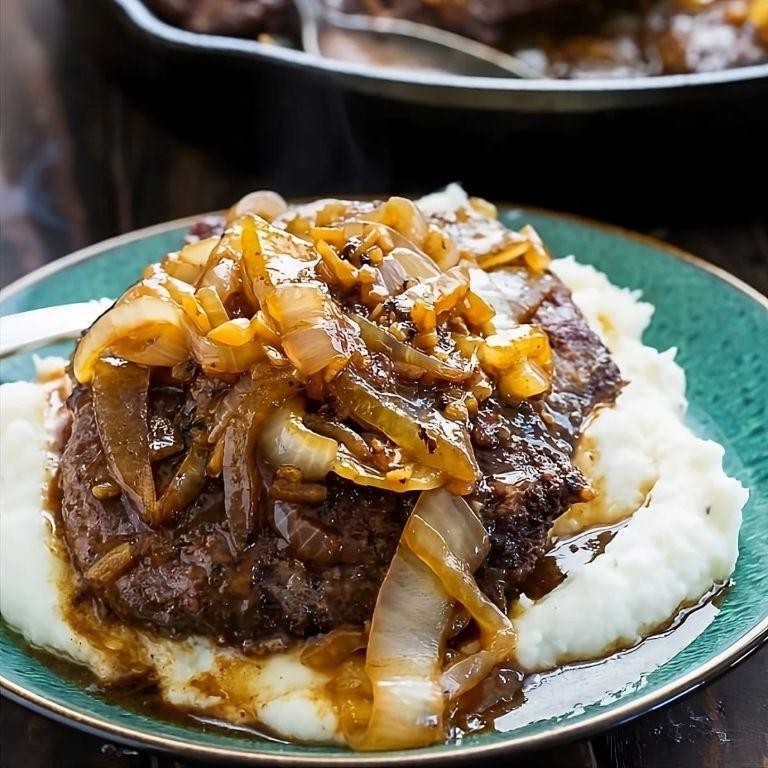 Southern-Style Beef Cube Steak with Spicy Pepper Gravy