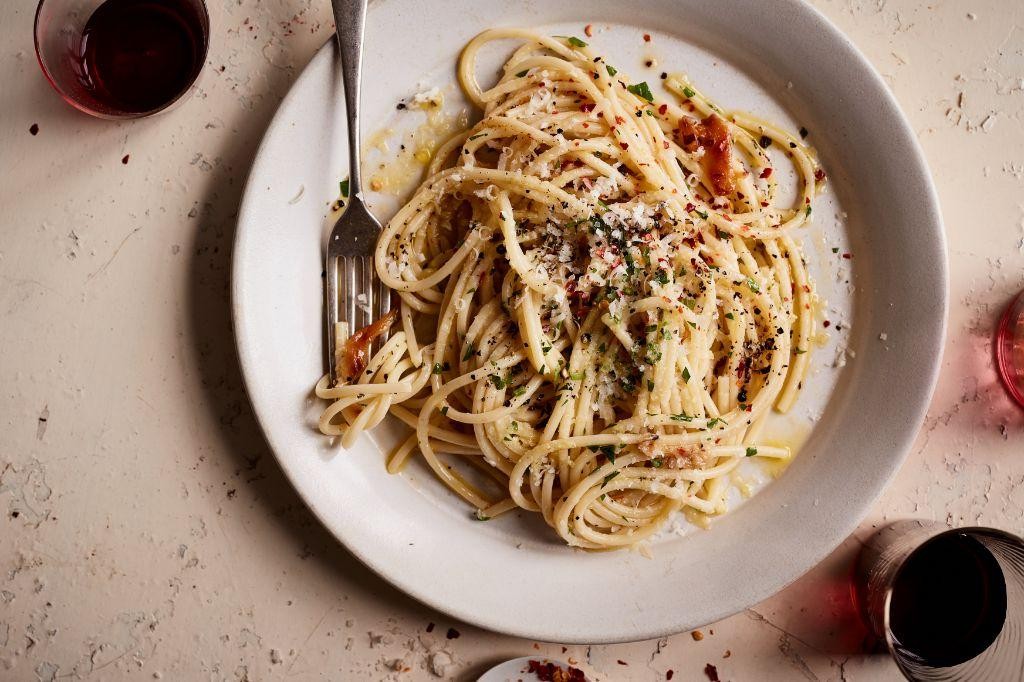 Spaghetti Aglio e Olio with Roasted Garlic