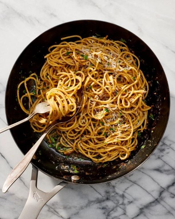 Spaghetti with Anchovy Garlic Sauce