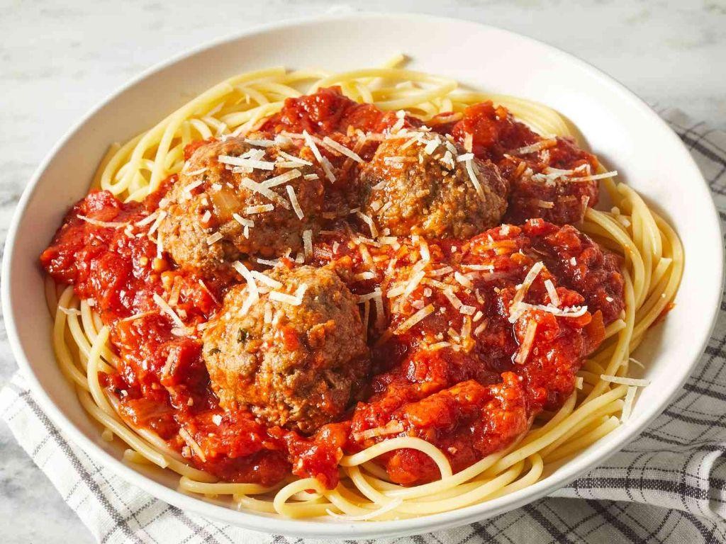 Spaghetti with Meatballs in Marinara Sauce