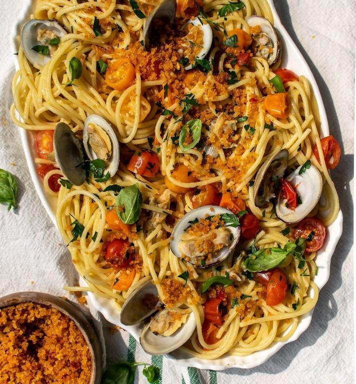 Spicy Clam and Tomato Spaghetti