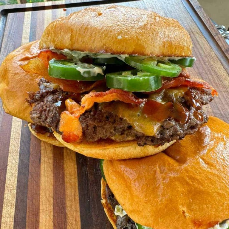 Spicy Grilled Jalapeño Popper Burgers