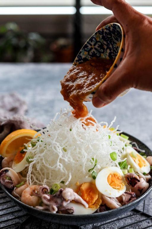 Spicy Pancit Palabok with Crispy Chicharron