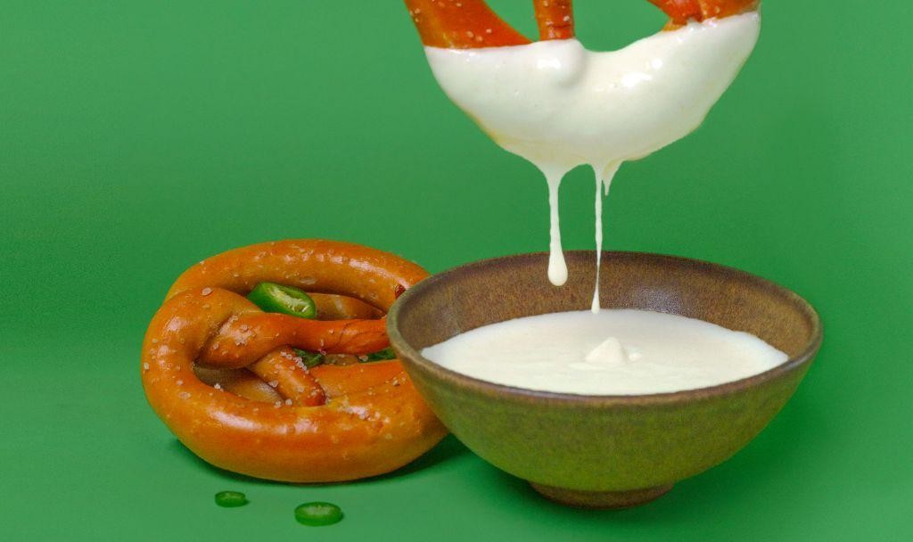 Spicy Serrano Pepper Cheese Dip