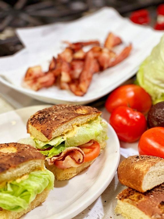 Spicy Sriracha Tomato Avocado Sandwich