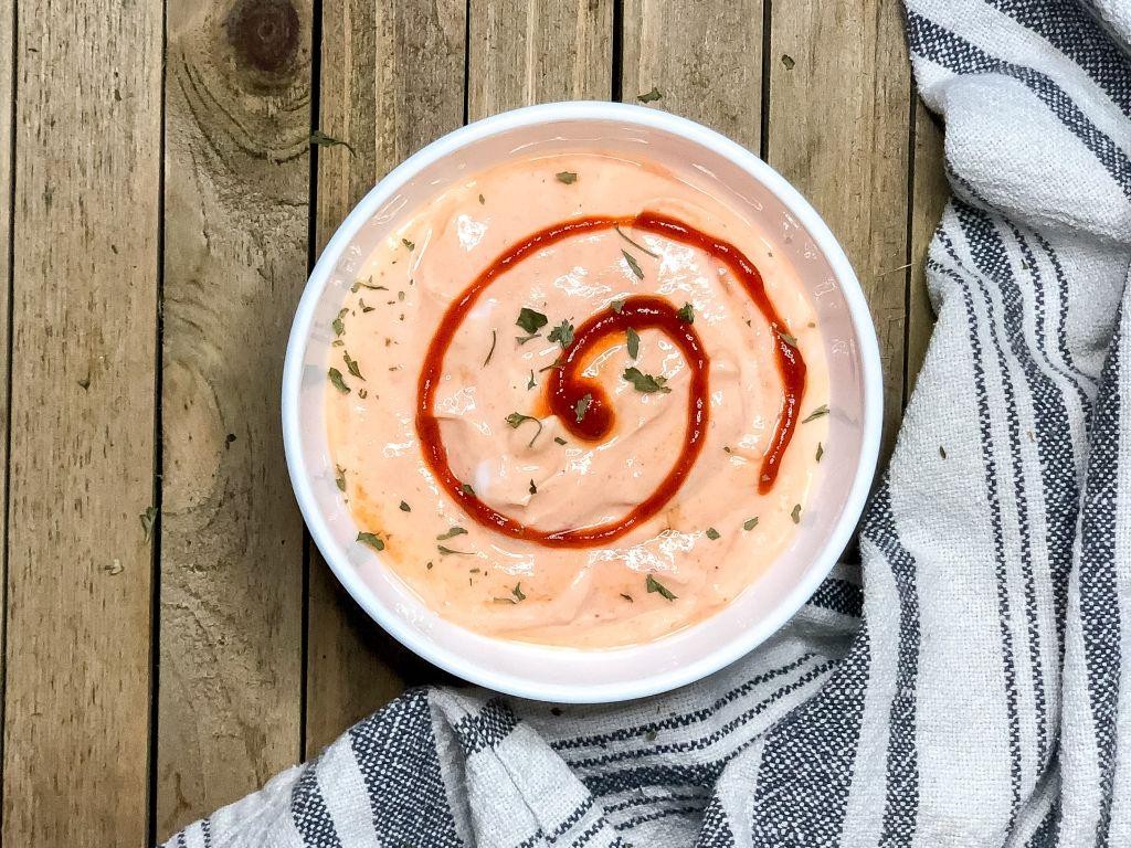 Spicy Sriracha Yogurt Sauce