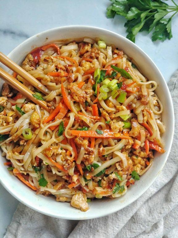 Spicy Thai Rice Noodle Veg Tofu Stir Fry