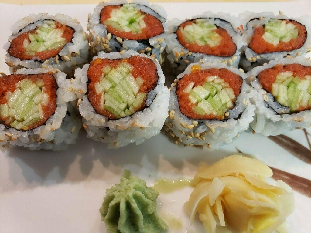 Spicy Tuna and Cucumber Sushi Rolls