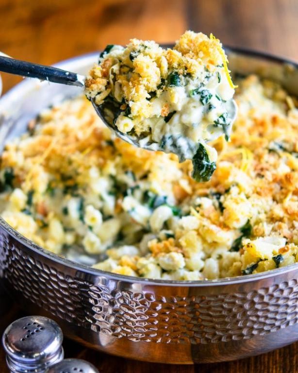 Spinach Artichoke Crockpot Mac and Cheese