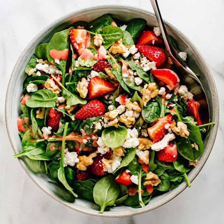 Spinach Salad with Berries and Walnuts
