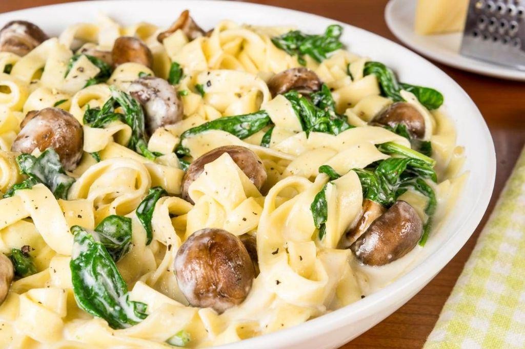 Spinach and Mushroom Alfredo Pasta