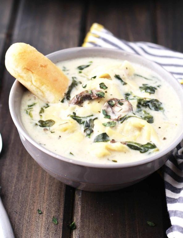 Spinach and Mushroom Creamy Tortellini Soup