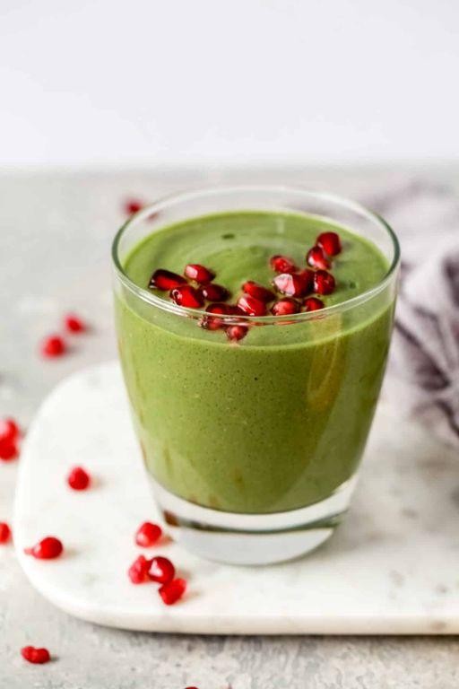 Spinach and Pomegranate Seed Smoothie