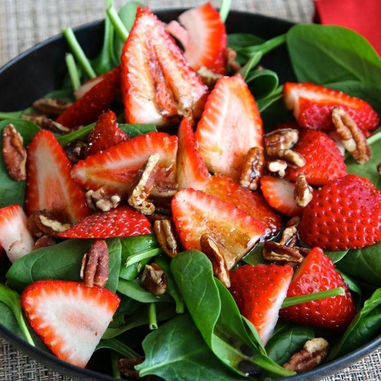 Spinach and Strawberry Salad with Balsamic Vinaigrette
