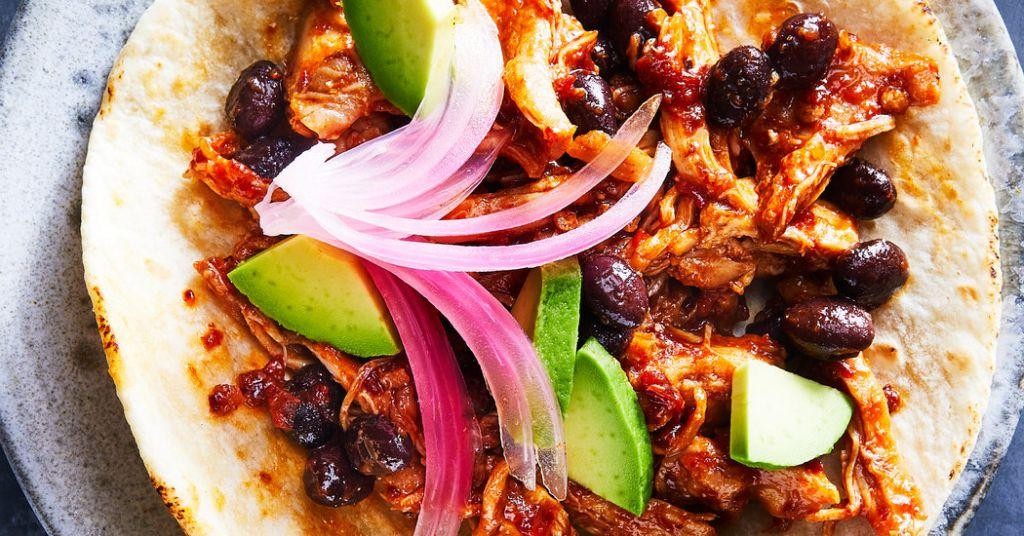 Sriracha Honey Crockpot Chicken Tacos