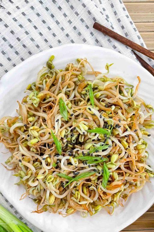 Stir-Fried Beansprouts with Garlic and Scallions