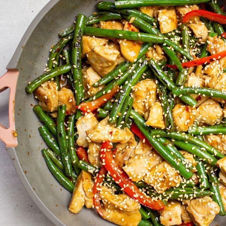 Stir-Fried Chicken and Green Beans with Garlic Sauce