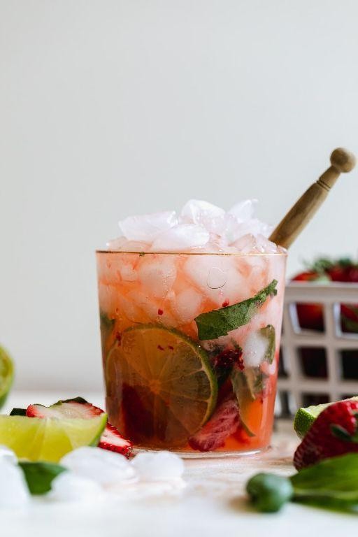 Strawberry Basil Fizz