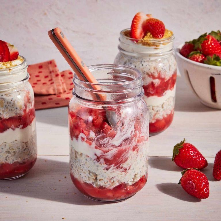 Strawberry Cheesecake Protein Overnight Oats