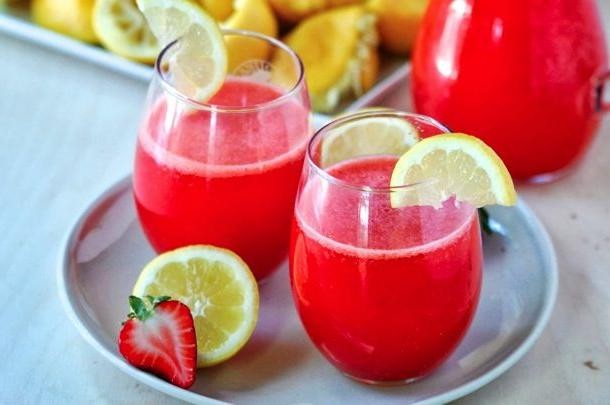 Strawberry Lemonade Fizz