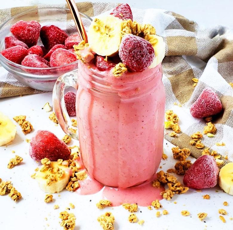 Strawberry Oatmeal Breakfast Smoothie