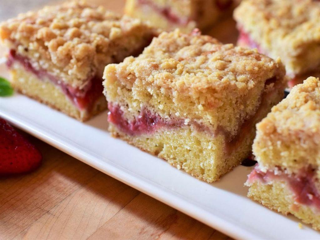 Strawberry Rhubarb Coffee Cake