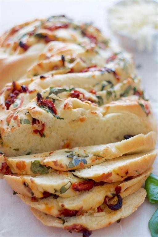 Sun-Dried Tomato and Basil Garlic Bread