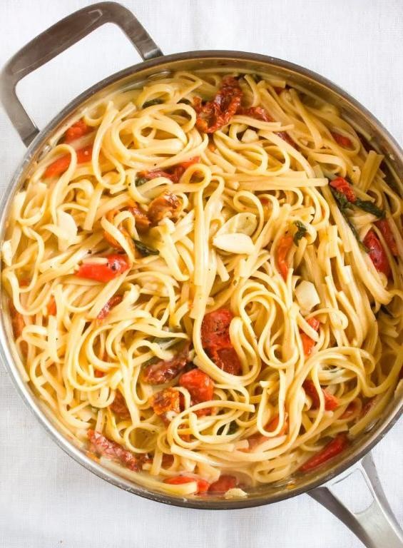 Sun-Dried Tomato and Brie Linguine