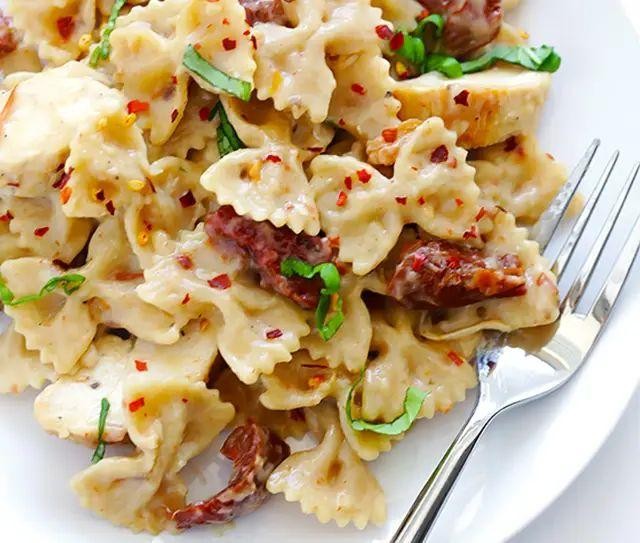 Sun-Dried Tomato and Chicken Bow Tie Pasta