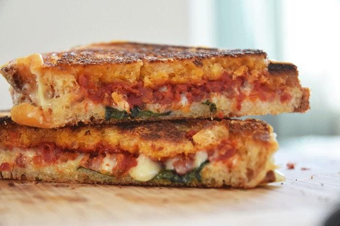 Sundried Tomato and Mozzarella Grilled Cheese