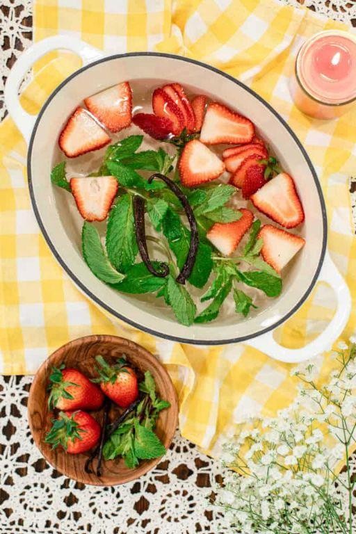 Sweet Berry and Mint Simmer Pot