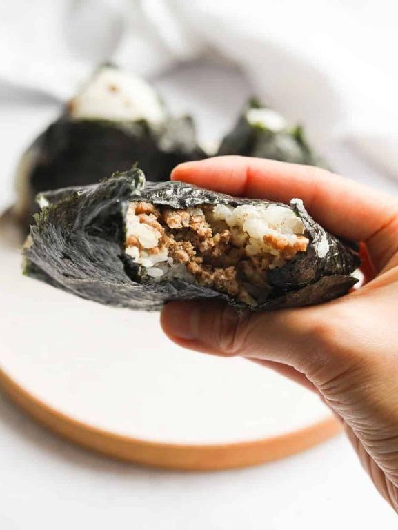 Sweet Korean BBQ Beef (Bulgogi) Onigiri