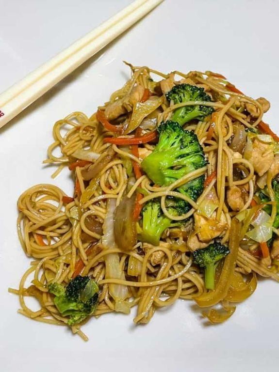 Sweet and Spicy Teriyaki Veggie Chow Mein