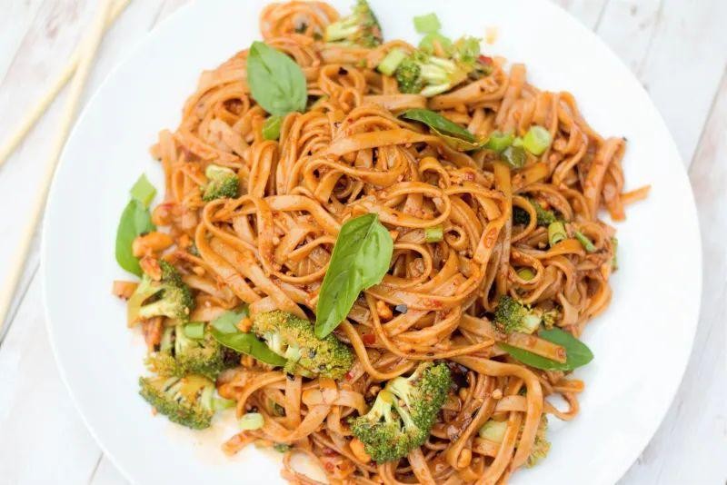 Thai Basil Vegetable Chow Mein